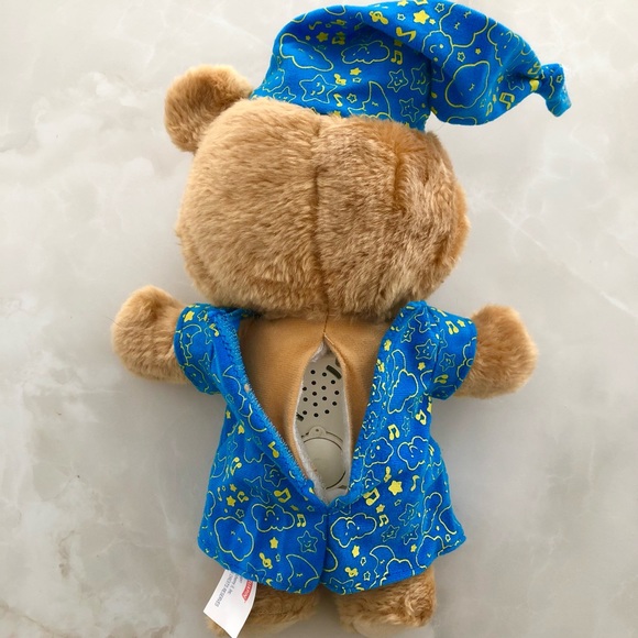 Teddy Ruxpin Hug n Sing Lullaby Bedtime Pajamas Talking Singing Plush Bear 2018 - Picture 2 of 5